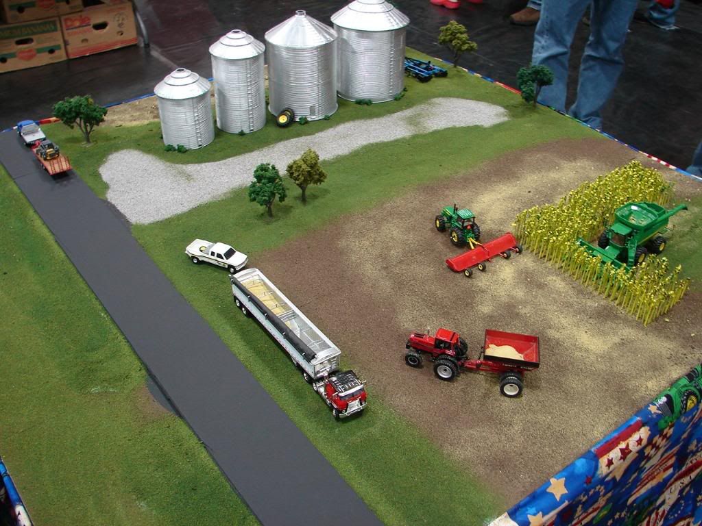 LOTS of Pictures from the 09 Ripon WI Toy Show Toy Farmin' LLC
